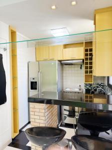 Copacabana 200 m da Praia! Piscina, varanda, vista natureza, shopping ao lado! Recepção 24hrs