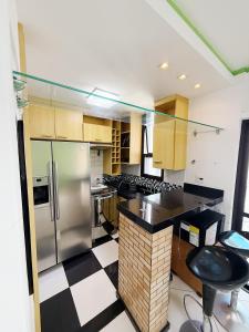 Copacabana 200 m da Praia! Piscina, varanda, vista natureza, shopping ao lado! Recepção 24hrs