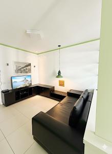 Copacabana 200 m da Praia! Piscina, varanda, vista natureza, shopping ao lado! Recepção 24hrs