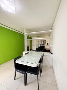 Copacabana 200 m da Praia! Piscina, varanda, vista natureza, shopping ao lado! Recepção 24hrs