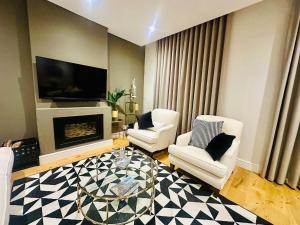 Chic boutique home with a pool and well furnished