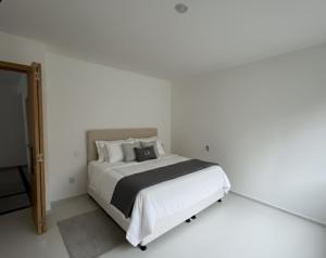 TOP 200m PRAIA de COPACABANA, 2 quartos, piscina,suíte com banheira, academia, shopping ao lado!