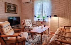 3 Bedroom Beautiful Home In Broaryd