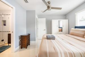 4 BR home with private pool