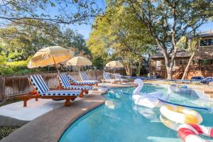 HeatedPool-PickleBall-Basktball-Golf-FirePit-Games