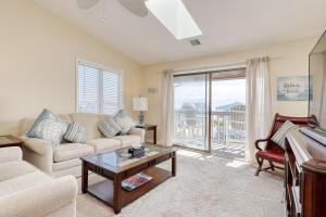 Walk To Surfside Beach!