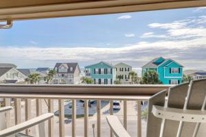 Walk To Surfside Beach!