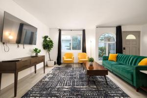 Walk to Beach Walk to hot spots Villa