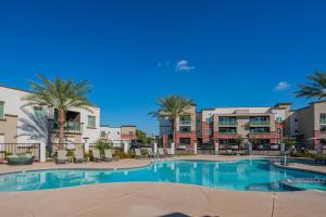 Spot Near Westagate with Balcony Pool Gym Parking WD