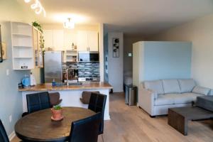 Catch of the Day- Waterfront Bachelor Condo