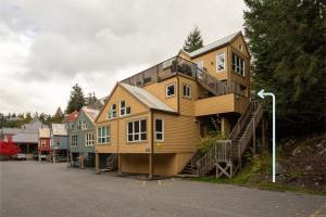 1BR in Gondola Village, Near Gondola, Free Parking, Updated Unit, Incredible Location