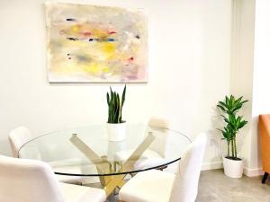 The Gallery Spacious 2BD 2BA with Two King Beds