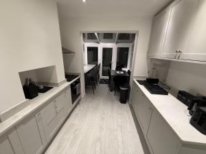 Luxury 4 Bedroom House in Harrow