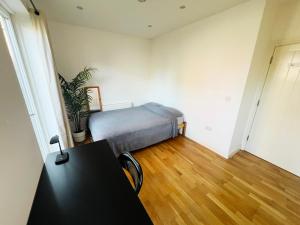 Bedroom 3, Queens Road