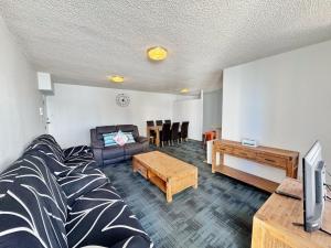 Surfers Private Apartments