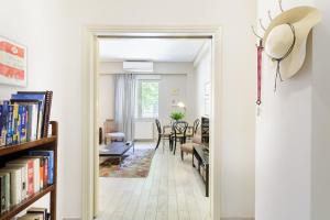 Apartment with Leafy Backyard Steps from the Acropolis