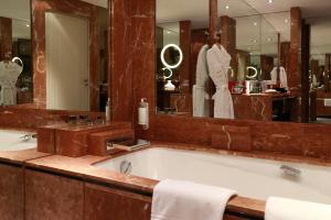 Hotels La Cote Saint Jacques : Suite*****