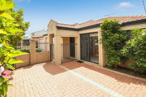 Duchess Beach Retreat- Town Central