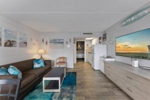 9103 Atlantic Ave, Unit 207