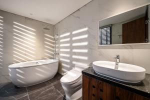 Mote Riverside Villa in Hoa Xuan