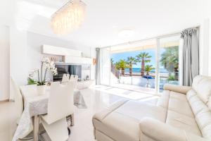 Frente a mar salida directa playa solo 30M agua