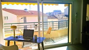 Le Clairfontaine - Stylish city-centre accommodation in Cannes - Sea view - Perfect for work and relaxation - 10 min walking distance of Palais des festivals and beaches