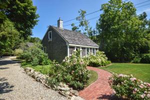 Renovated Cozy Cabin 5 Min to Beach