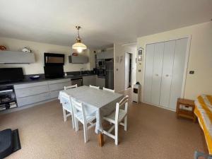 Appartement 6 pers. à Arzon avec piscine, terrasse et parking - FR-1-775-65