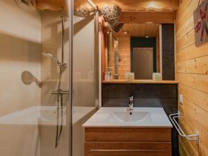 Chalet cosy avec balcon aux Belleville - FR-1-613B-53