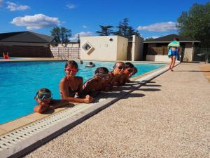 Mobil-home avec terrasse au camping de Payrac - API-1-52-1220