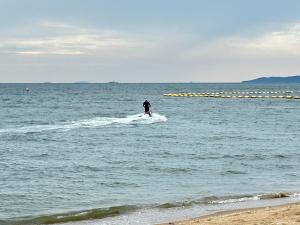 芭提雅The Base公寓预定 市中心 高层海景家庭套房 紧邻海滩步行街A-16F