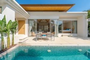 Tropical Holiday Villa Retreat near Bangtao Beach