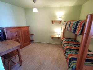 Appart 2 chambres au pied des pistes, balcon et ascenseur - FR-1-771-58