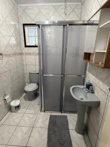 Casa de Praia da Zu com Pátio e Estacionamento