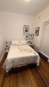 2 bedroom Art Deco Apartment