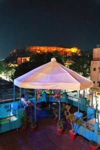 Dylan Cafe And Guest House
