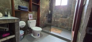 Hospedaje Casa Blanca Tortuguero Carey