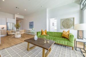 Marbella Lane - Sleek Corner Ocean View