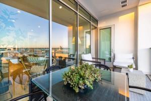 Marbella Lane - Aesthetic 2BR w Ocean views