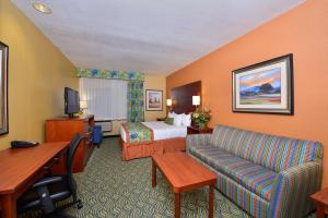 King Room with Sofa Bed room in Best Western PLUS Fresno Inn