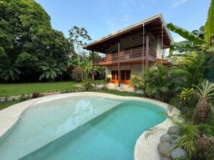 Casa Lillitica - 3BR Beach House with AC & Pool