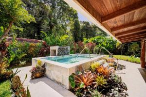 Casa Franke - Central 2BR Home with AC & Pool