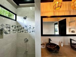 Ashleys Beach House - Country Home near Cahuita