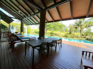 Traditional 4-Bedroom Pool Villa In Laguna Phuket