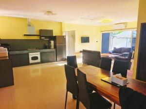 Thai family rawai Swimming pool villa Hotel