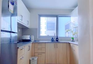 120 SQM Modern 3BR with Balcony Facing Infinity Pool Manila Bay Sunset Near Airports,OKADA,Solaire,MOA Free Parking