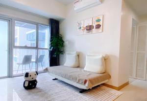 120 SQM Modern 3BR with Balcony Facing Infinity Pool Manila Bay Sunset Near Airports,OKADA,Solaire,MOA Free Parking