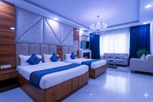 Hotel Cave Plaza Near Delhi Airport