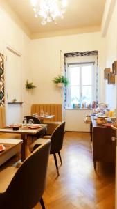 Bed and Chic art rooms