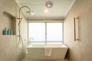 Beachfront Pet-Friendly Home with Private Pool Townsville